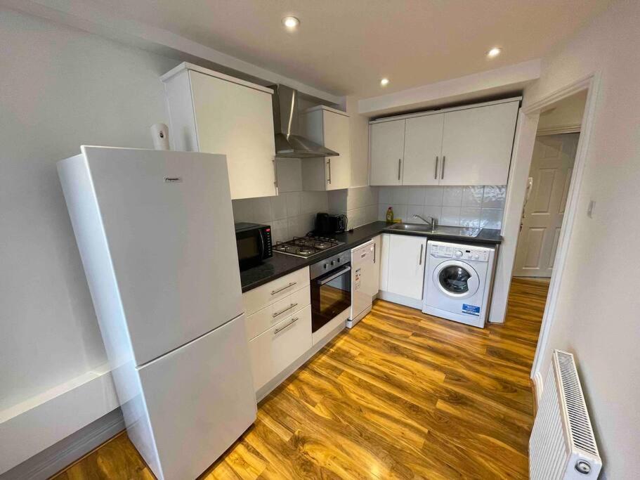 Comfortable 1 Bedroom And Double Sofa Bed Flat Londyn Zewnętrze zdjęcie