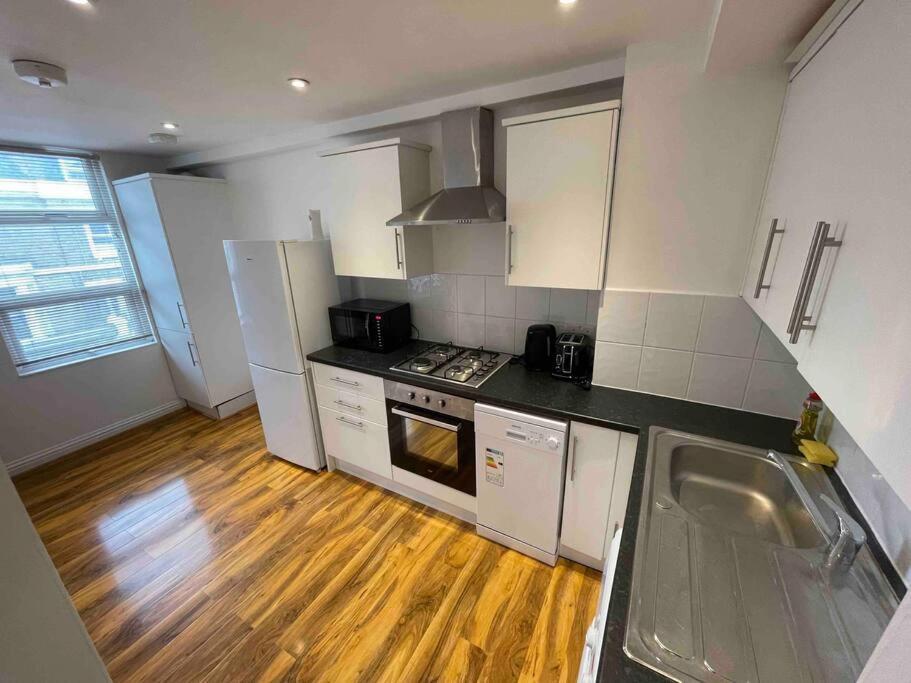 Comfortable 1 Bedroom And Double Sofa Bed Flat Londyn Zewnętrze zdjęcie